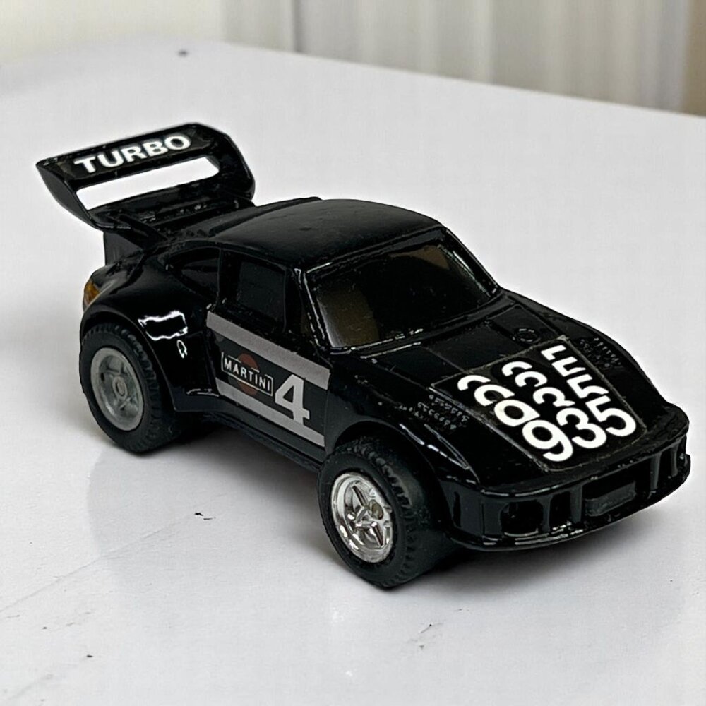 Zee Toys 1986 Vintage Diecast Porsche 935 Grippers Powered Racer